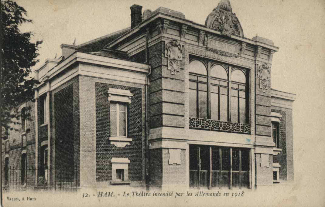 Ham. Le Théatre incendie par les Allemands en 1918